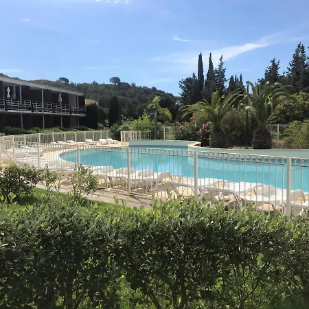 Les Terrasses Du Liouquet T2, Piscine , Parking , A 150 M * La Ciotat